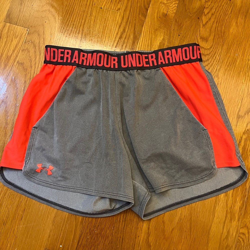 Women’s Small Under Armour gray and coral shorts with pockets!